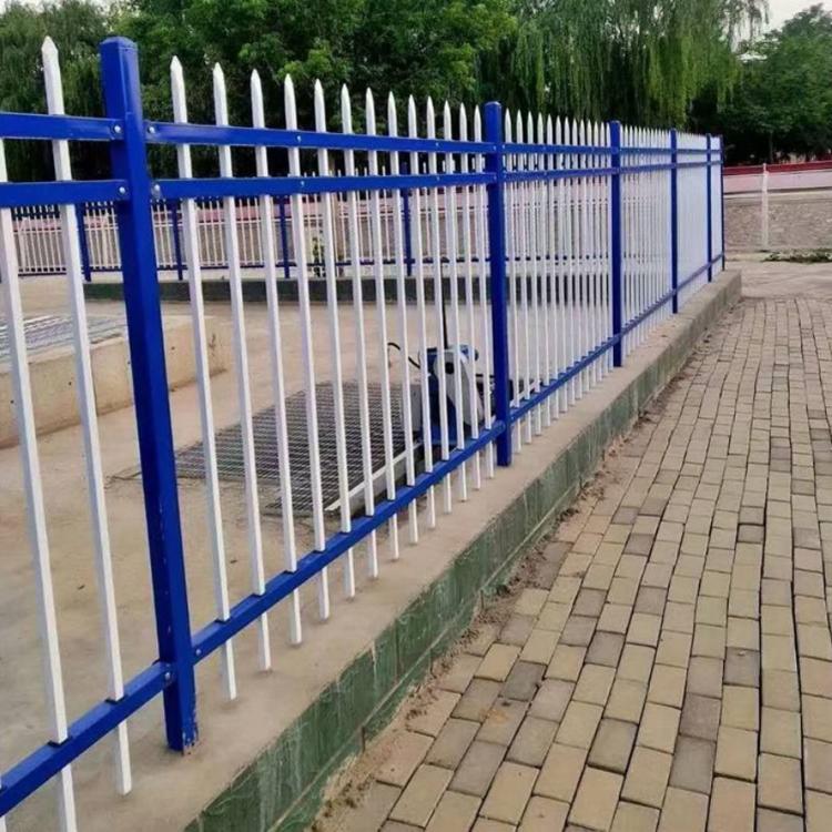分析锌钢护栏与铁艺护栏的区别